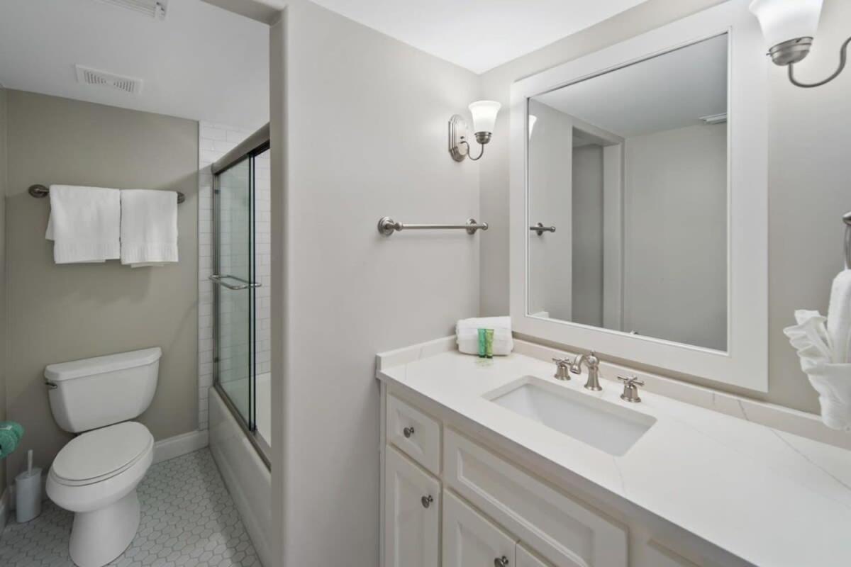 Newly Renovated Condo With Private Balcony! 巴拿马城 外观 照片