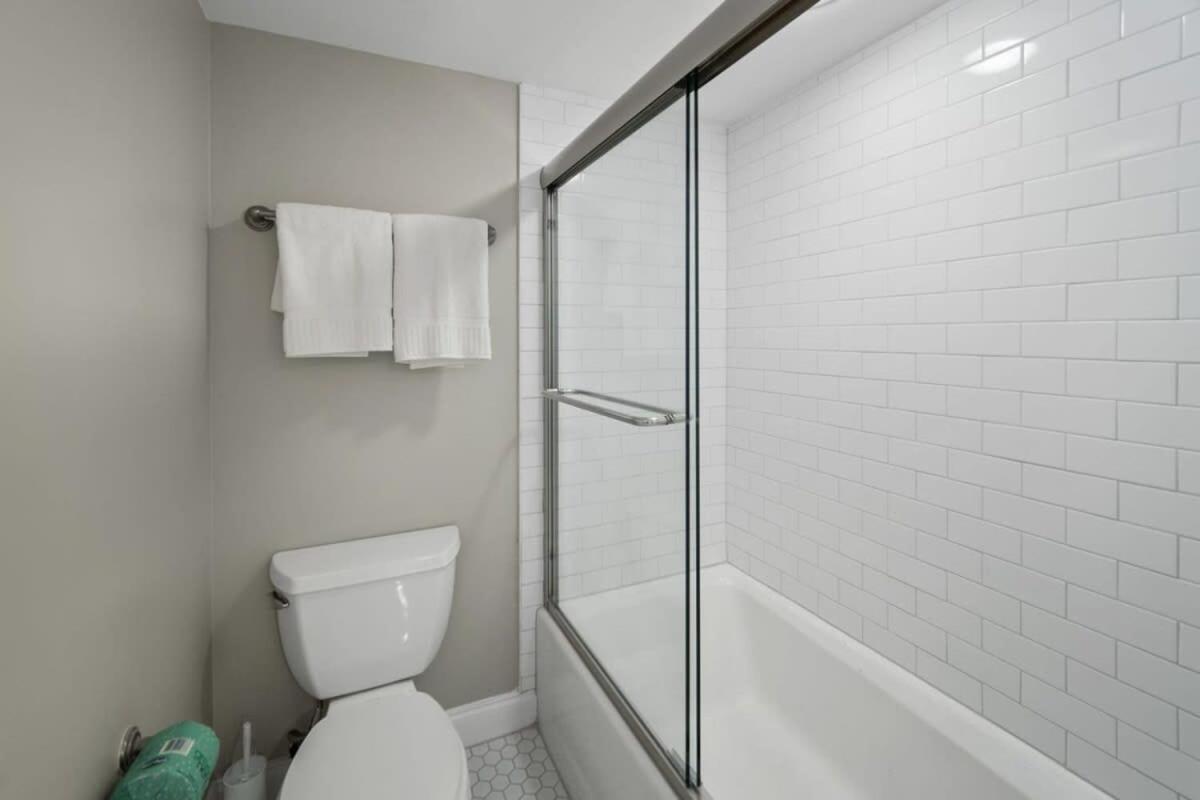 Newly Renovated Condo With Private Balcony! 巴拿马城 外观 照片