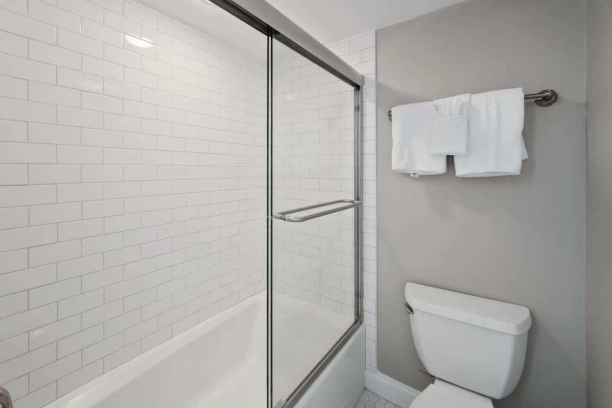 Newly Renovated Condo With Private Balcony! 巴拿马城 外观 照片